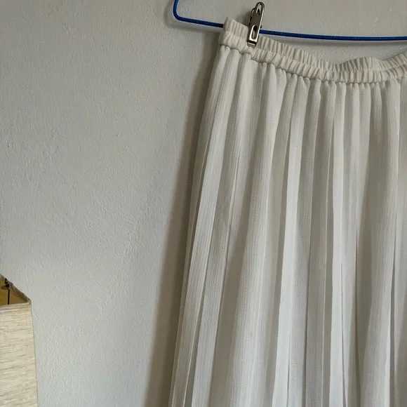 NEW Uniqlo White Skirt - Picture 5 of 11